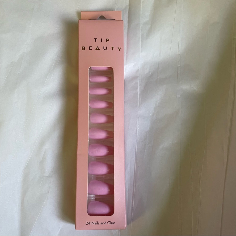 Tip Beauty pink nails